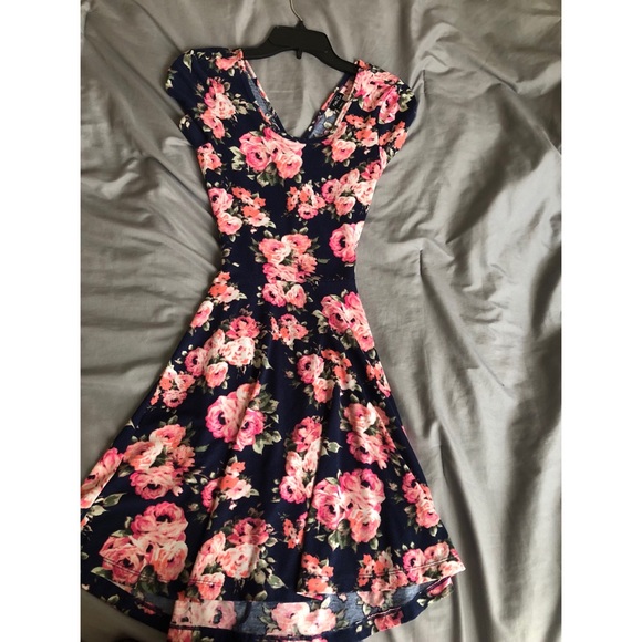 Rue21 Dresses & Skirts - Pretty Floral Dress from Rue21